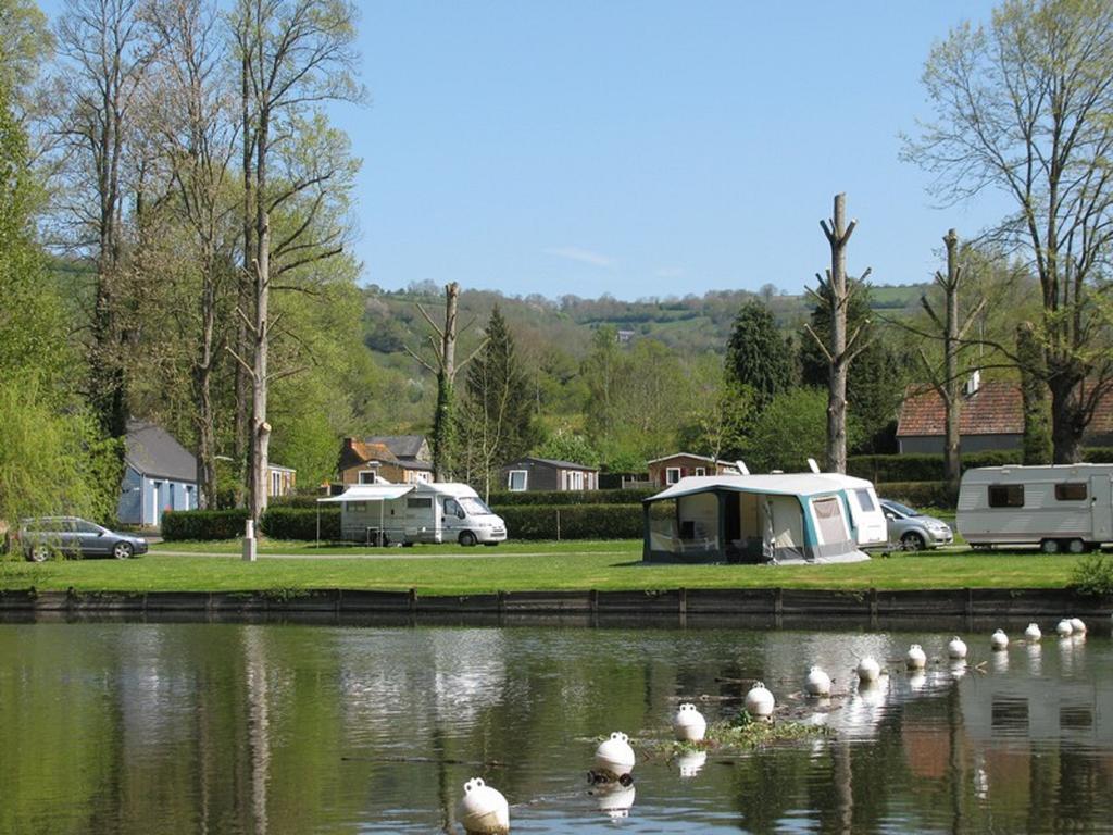 Camping Des Rochers Des Parcs Clecy Exterior photo