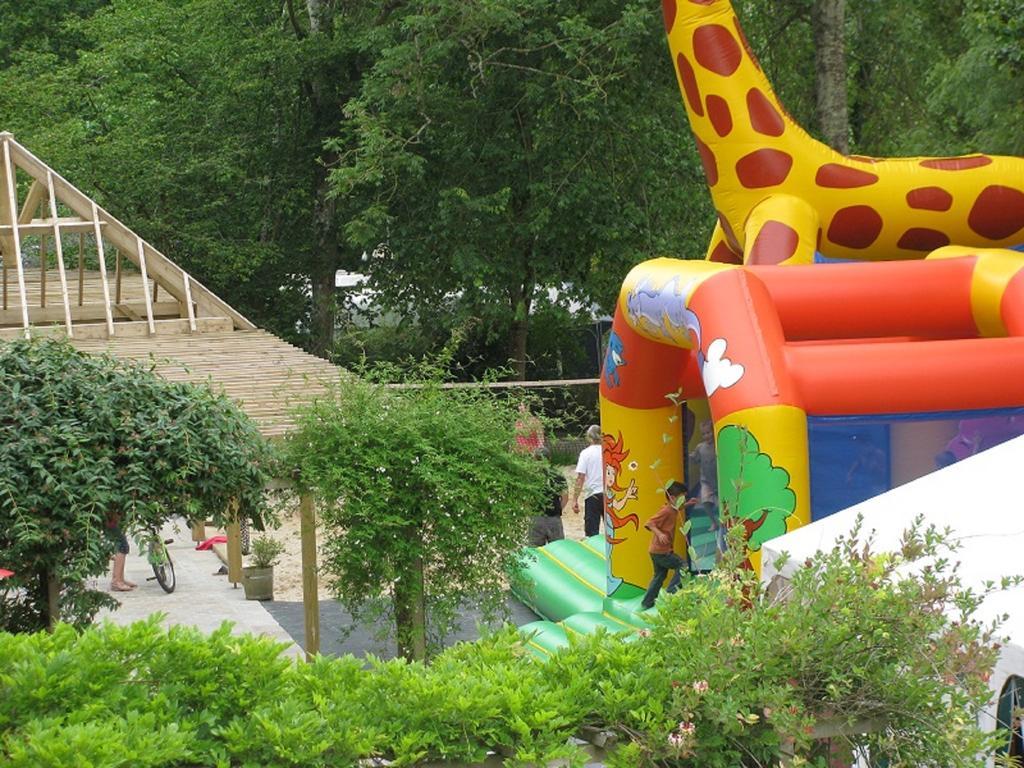 Camping Des Rochers Des Parcs Clecy Exterior photo