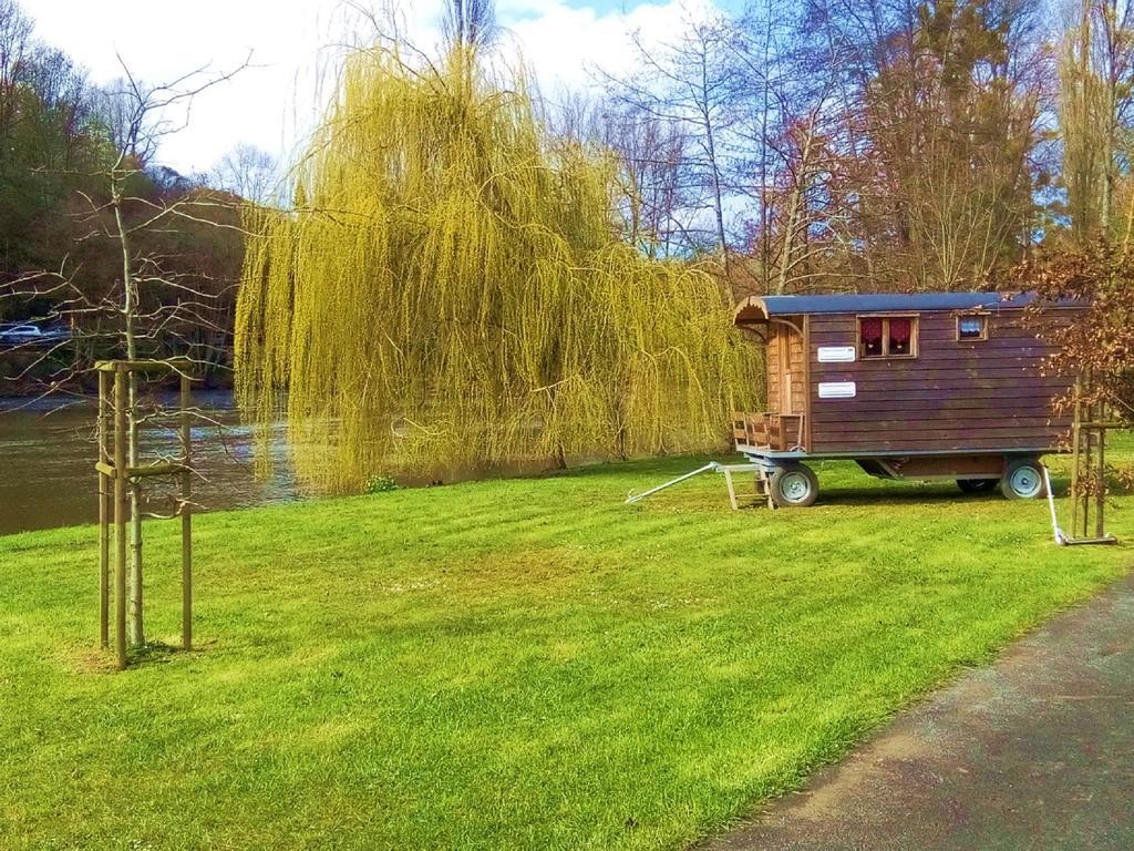 Camping Des Rochers Des Parcs Clecy Exterior photo