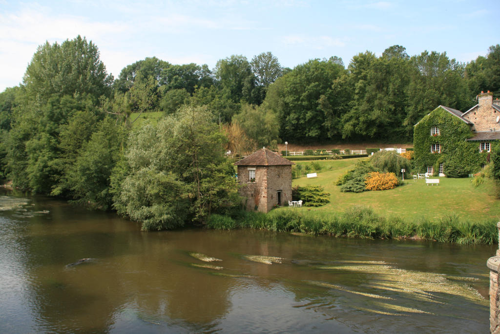 Camping Des Rochers Des Parcs Clecy Exterior photo