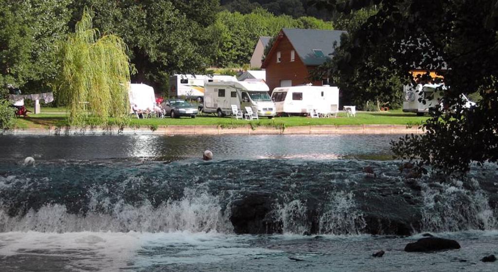 Camping Des Rochers Des Parcs Clecy Exterior photo